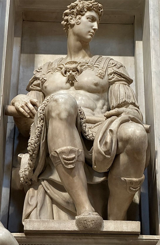 ヌムール公ジュリアーノの墓碑と彫刻