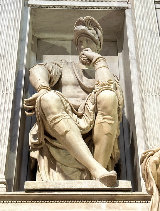 ヌムール公ジュリアーノの彫刻