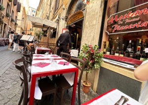 パンテオン周辺のランチ風景