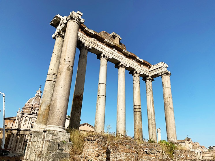 サトゥルヌス神殿の列柱