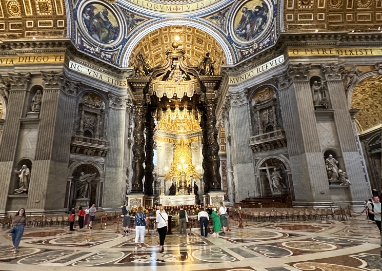 サン・ピエトロ大聖堂を見学