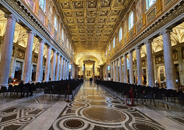 サンタ・マリーア・マッジョーレ教会の内部