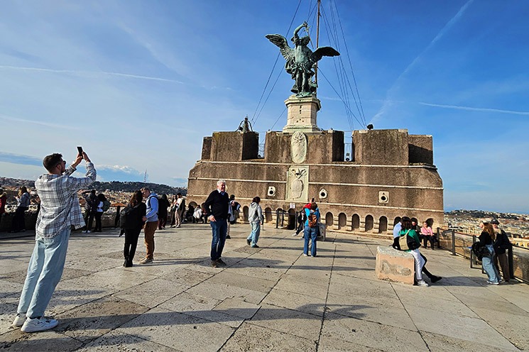 サンタンジェロ城 「天使の像」が見守る最上階テラス