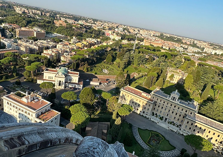クーポラから見る北西側の景観 - バチカン庭園など