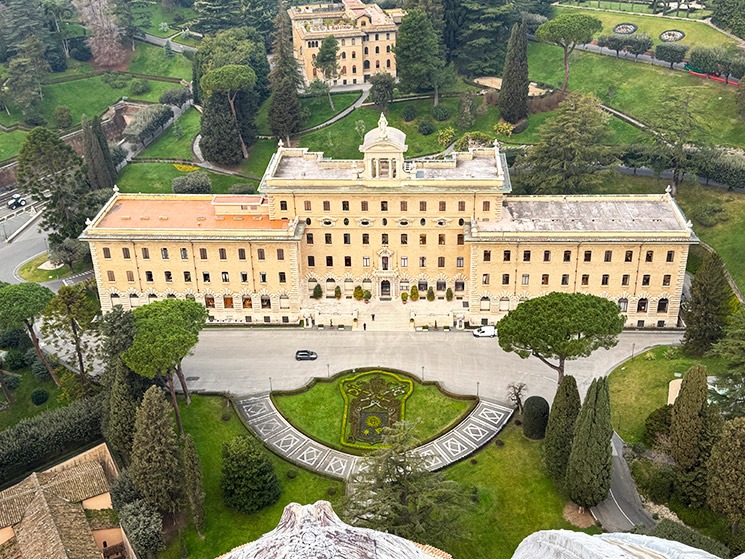 クーポラから見るバチカン政庁舎