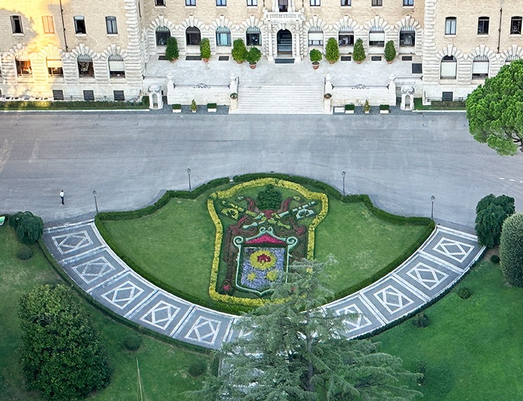 クーポラから見るバチカン庭園の景観
