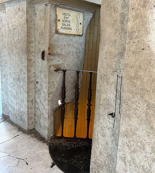 クーポラ展望フロアの出口