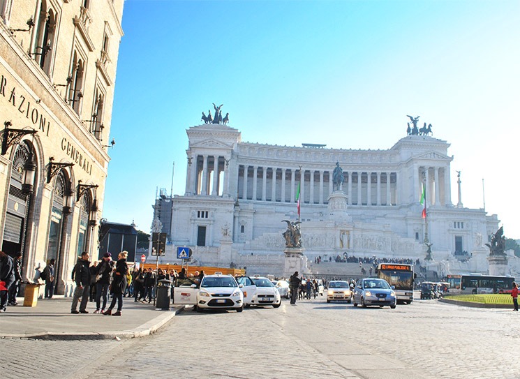 ヴィットーリオ・エマヌエーレ2世記念堂のファサード
