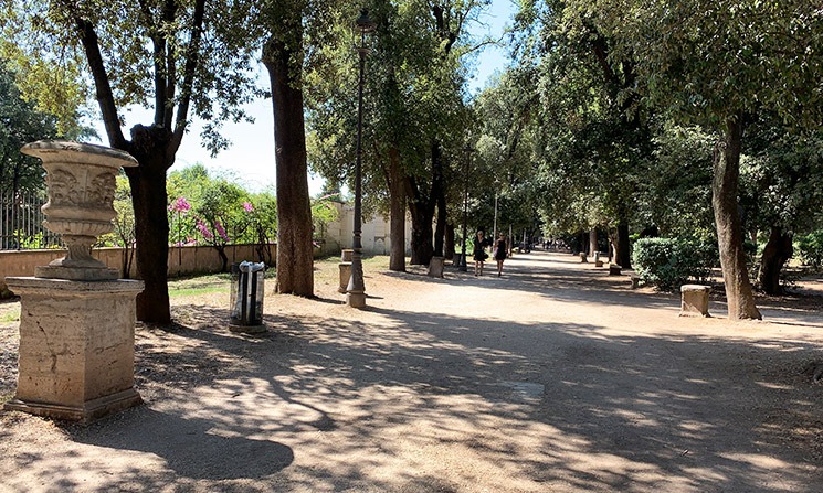 ボルゲーゼ公園の遊歩道
