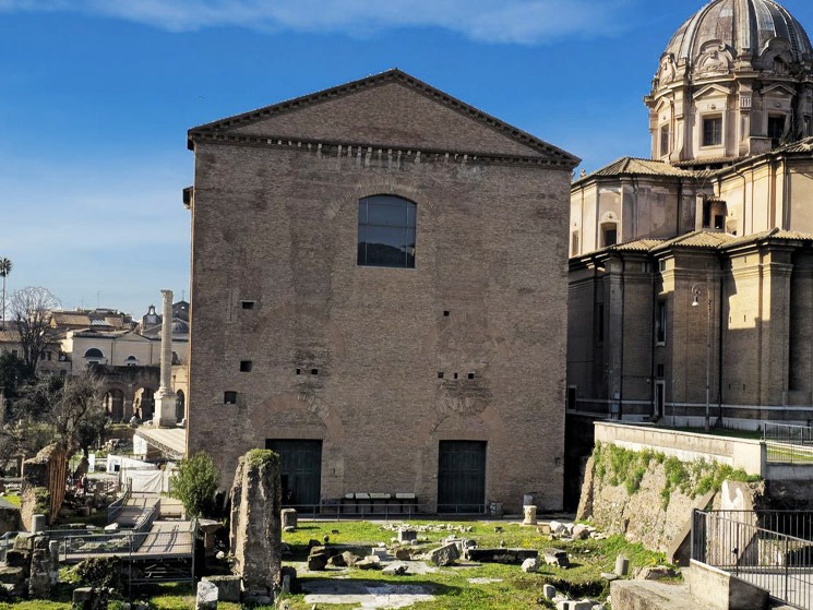 クーリエ（元老院会議場）