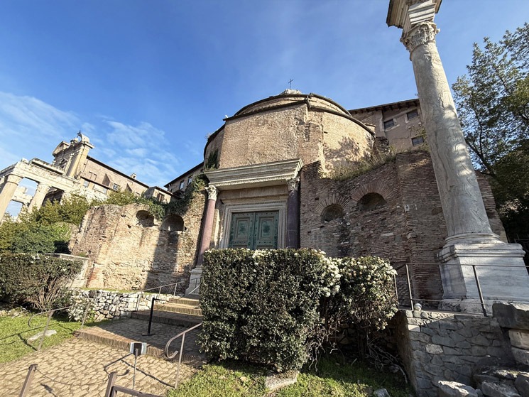 ロムルス神殿殿