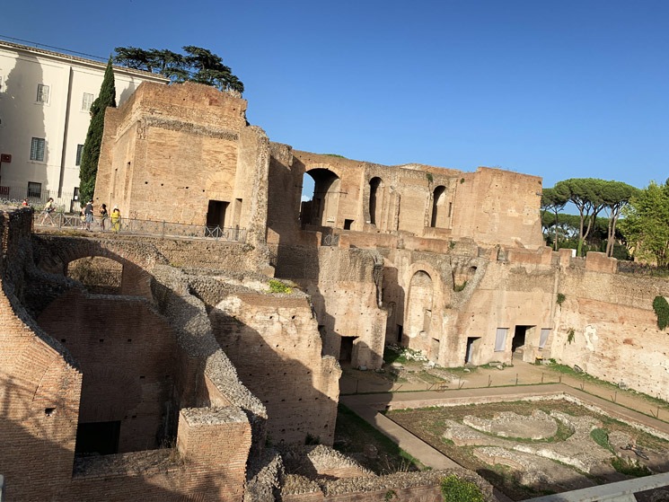 ドムス・アウグスターナ（上階下階）