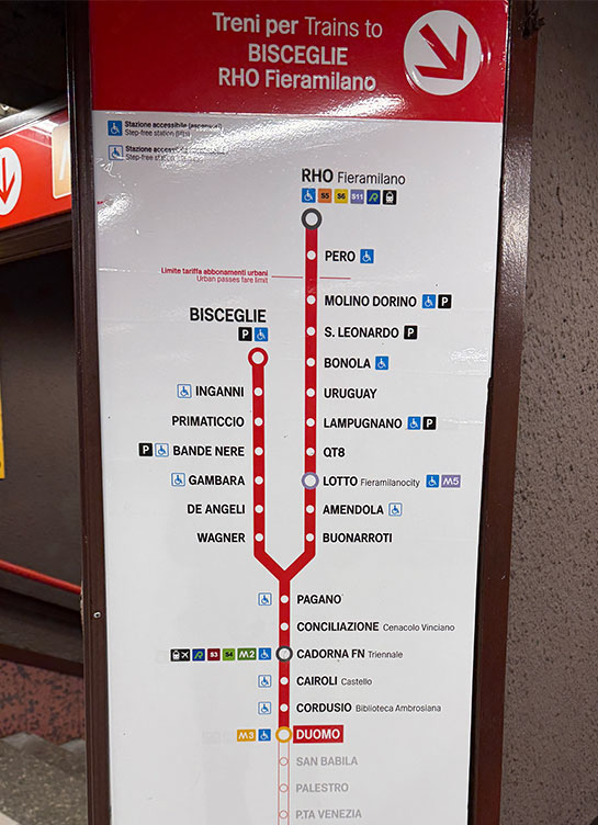 ミラノ中央駅内に設置のM1路線図