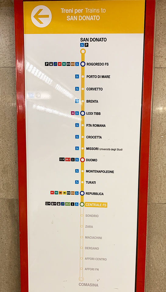 乗り場付近の停車駅を示す路線図