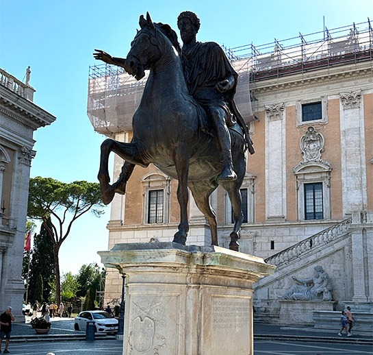 ローマ皇帝マルクス・アウレリウスの騎馬像