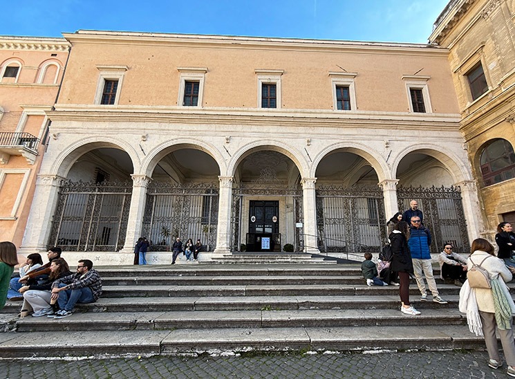 サン・ピエトロ・イン・ヴィンコリ教会の外観
