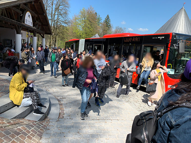 アルプセ通り沿いの駐車場