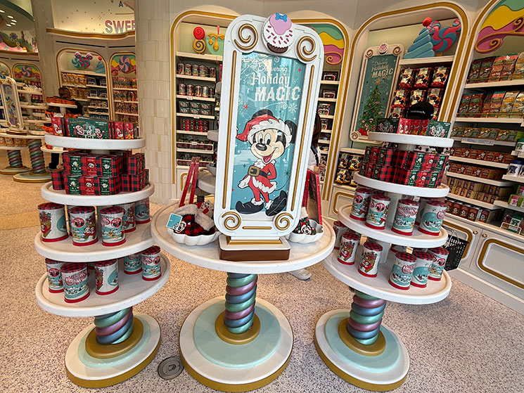カリフォルニア・ディズニー ショップ内のクリスマスグッズコーナー