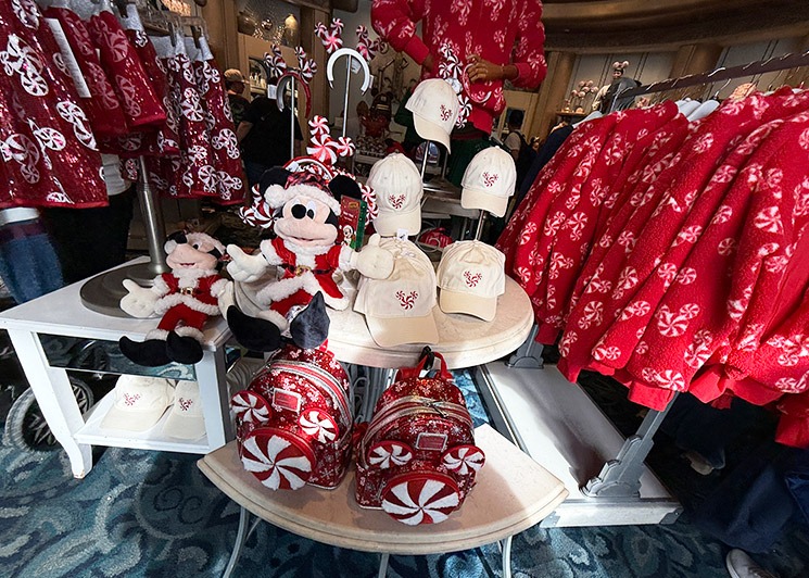 カリフォルニア・ディズニー ショップ内のクリスマスグッズコーナー