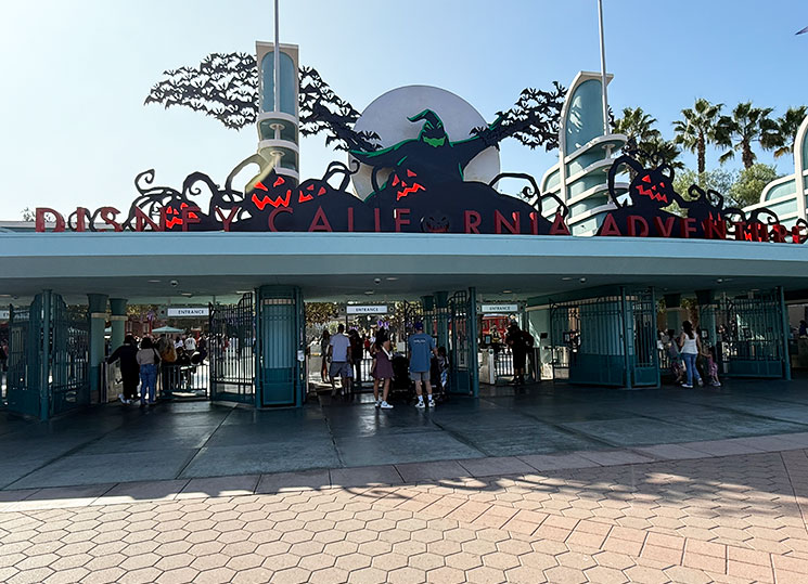 カリフォルニア・アドベンチャー・パークの入口