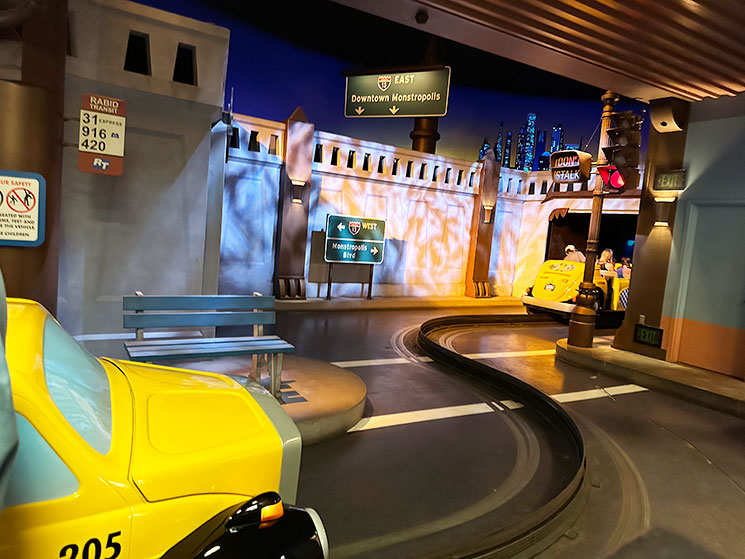 モンスターズ・インク マイクとサリーのレスキュー!の搭乗風景