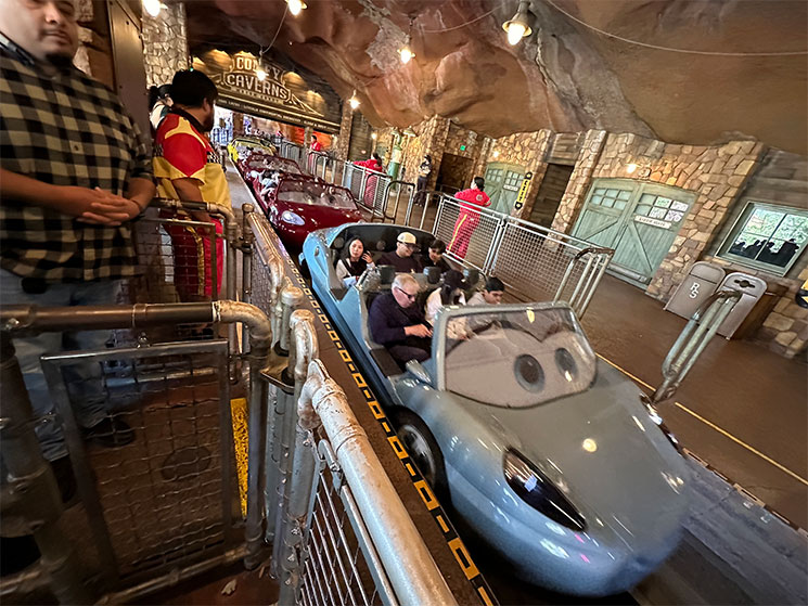 ラジエーター・スプリングス・レーサーの搭乗レーン