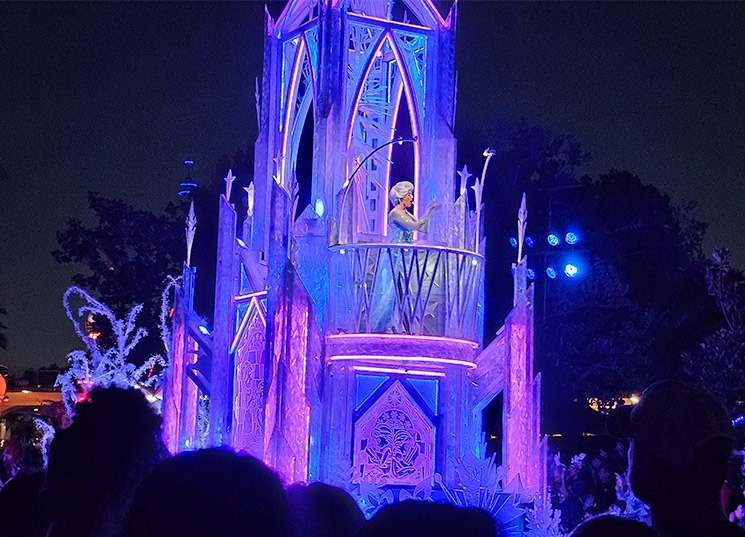 ディズニーランドパーク ペイント・ザ・ナイト - フローズン・フラクタルのフロート