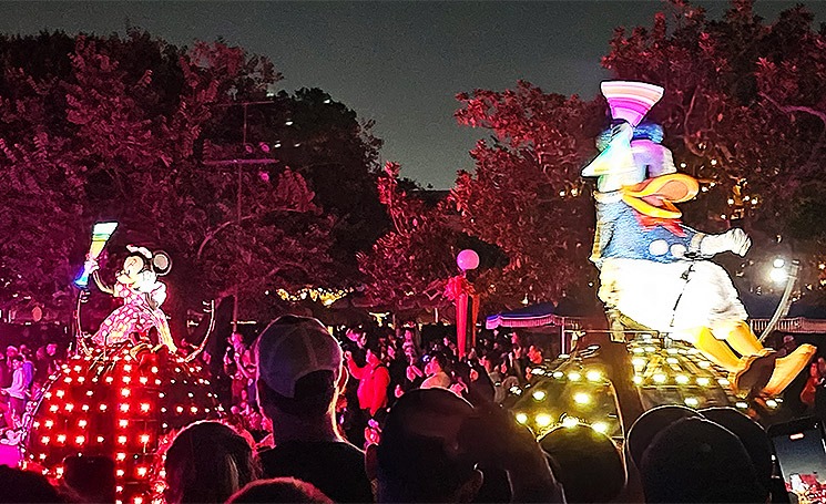 ディズニーランドパーク ペイント・ザ・ナイト - ミニーとドナルド