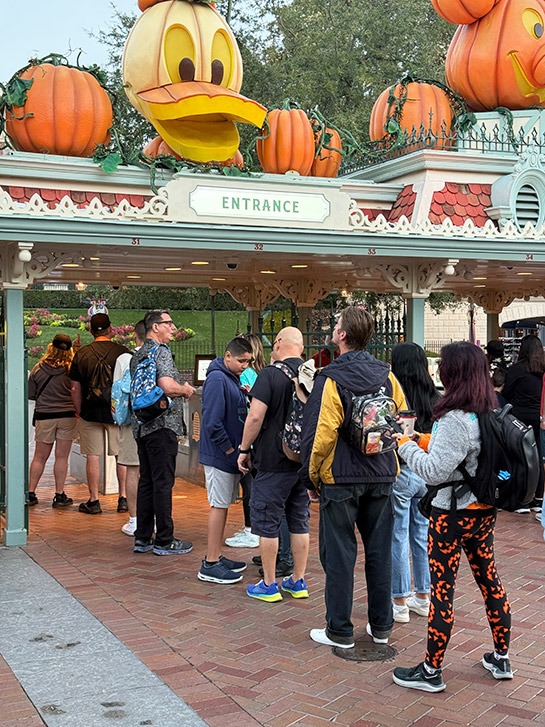 ディズニーランドパーク開園前の様子