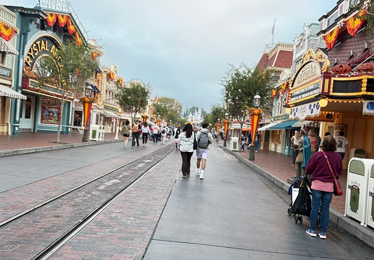 ディズニーランドパークのメインストリート