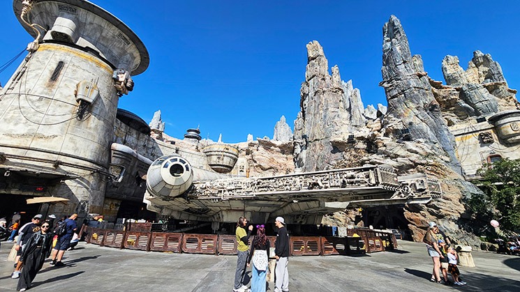 スター・ウォーズ：G・エッジ内の「ミレニアム・ファルコン前の広場」