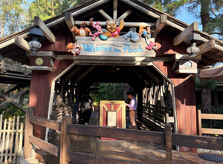 プーさんの冒険の入口前