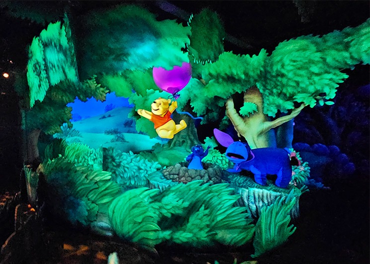 プーさんの冒険のアトラクション内の景観