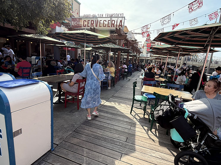 「サンフランソキョー・スクエア」のフードコート