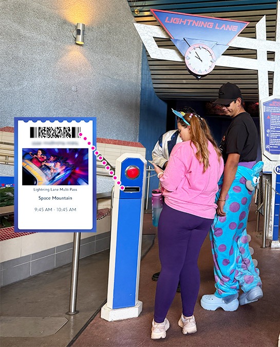 ライトニングレーン利用時のQRコードスキャンの様子