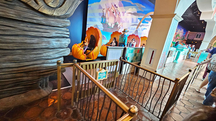 リトル・マーメイド アリエルのアンダーシー・アドベンチャーの搭乗エリア