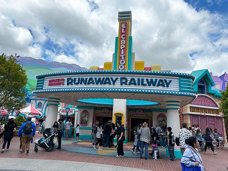 ミッキー＆ミニーのランナウェイ・レイルウェイ 入口