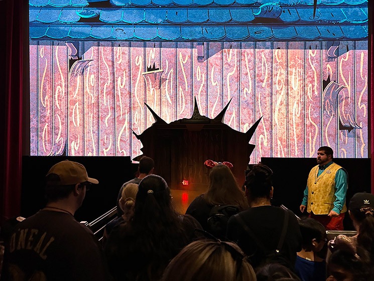 ミッキー＆ミニーのランナウェイ・レイルウェイのショートムービーで壁に穴があく演出