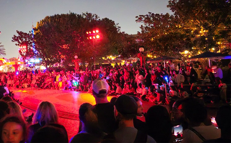 ディズニーランドパーク ペイント・ザ・ナイト開催前の様子