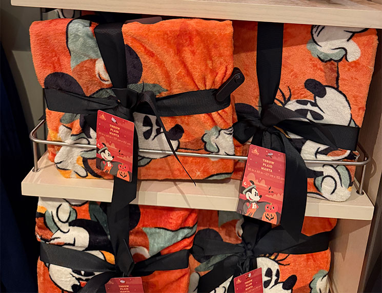 オレンジ基調のブランケット（ふわふわ素材）