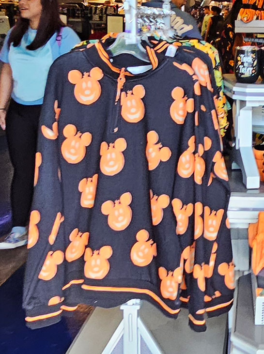 パンプキンミッキー総柄のポンチョ風スウェット（ハロウィン限定）