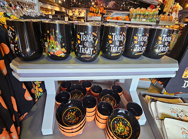 TRICK OR TREATマグとミッキー型ボウル（ハロウィン限定デザイン）