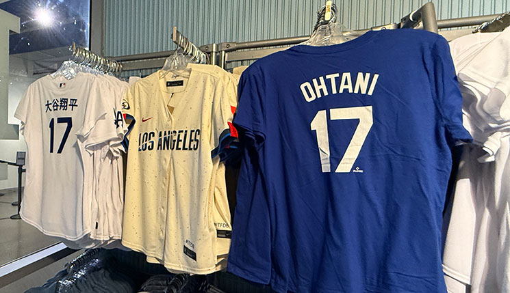 大谷選手のユニフォームとTシャツ