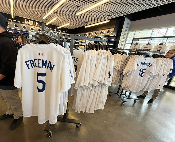 人気選手のユニフォーム（フリーマン、ムーキーベッツ、山本由伸）