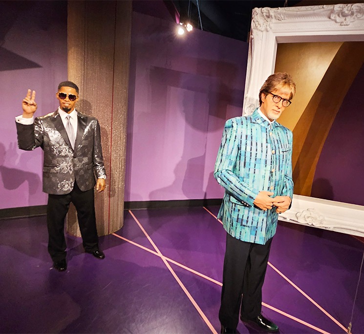 ステージ風展示のスターたち