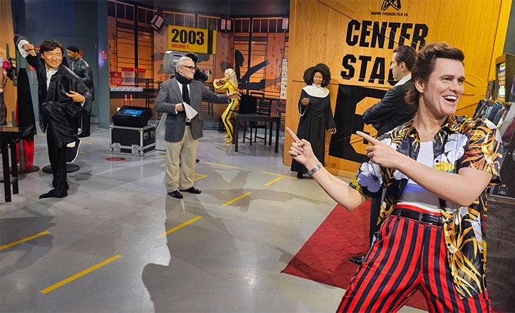 映画スタジオ風のエリアに並ぶジャッキー・チェンやジム・キャリーなどの蝋人形