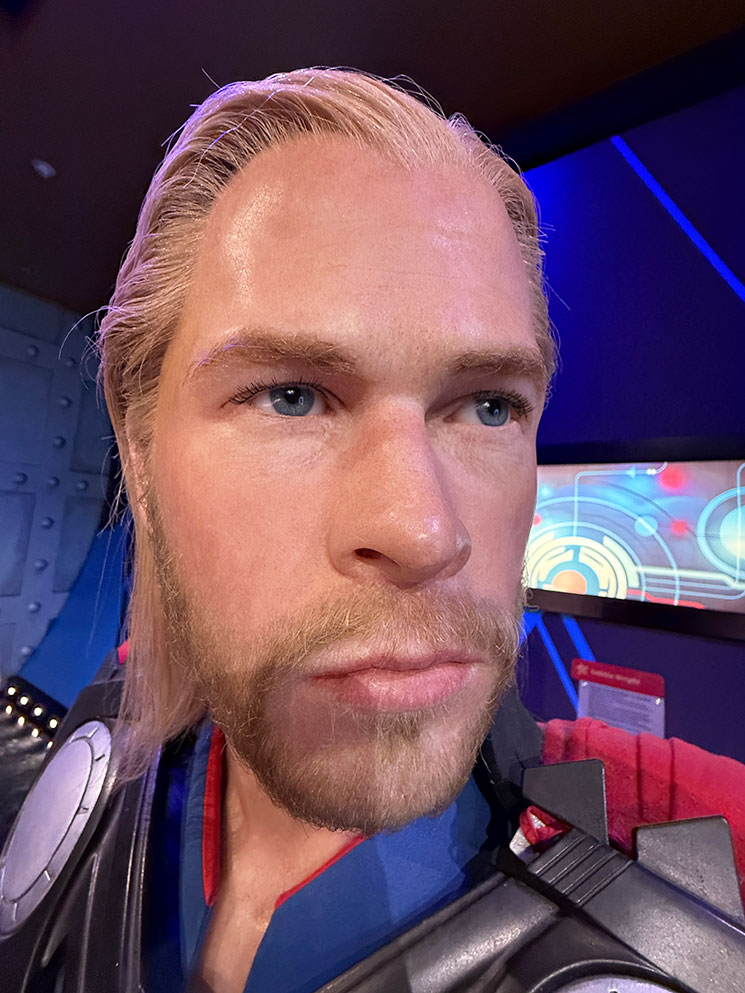 マイティ・ソーの精巧な蝋人形アップショット