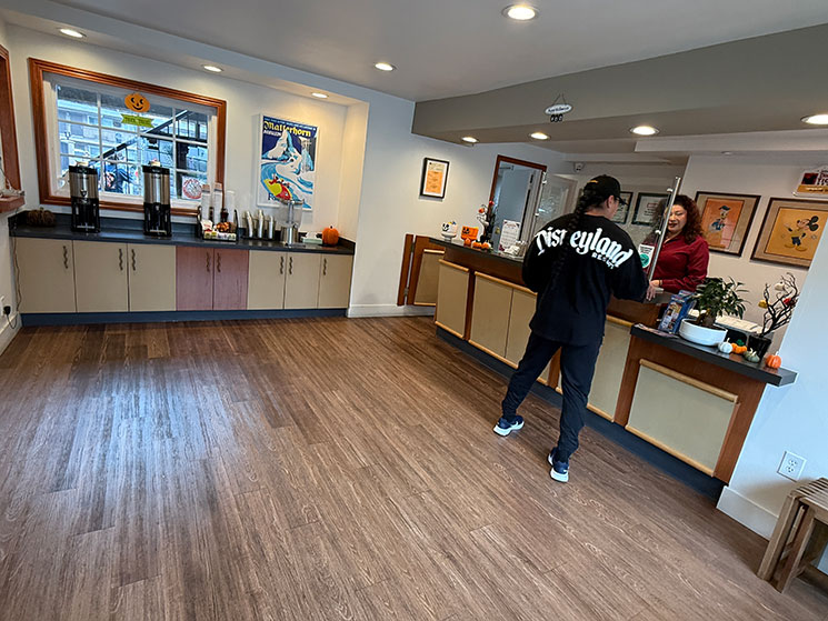 アルパイン イン ニア コンベンションセンター アンド ザ パークのホテルのフロント（受付）