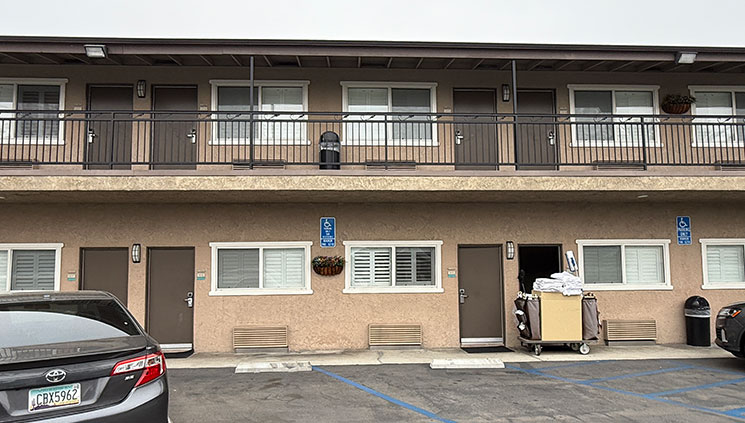 アルパイン インの建物外観