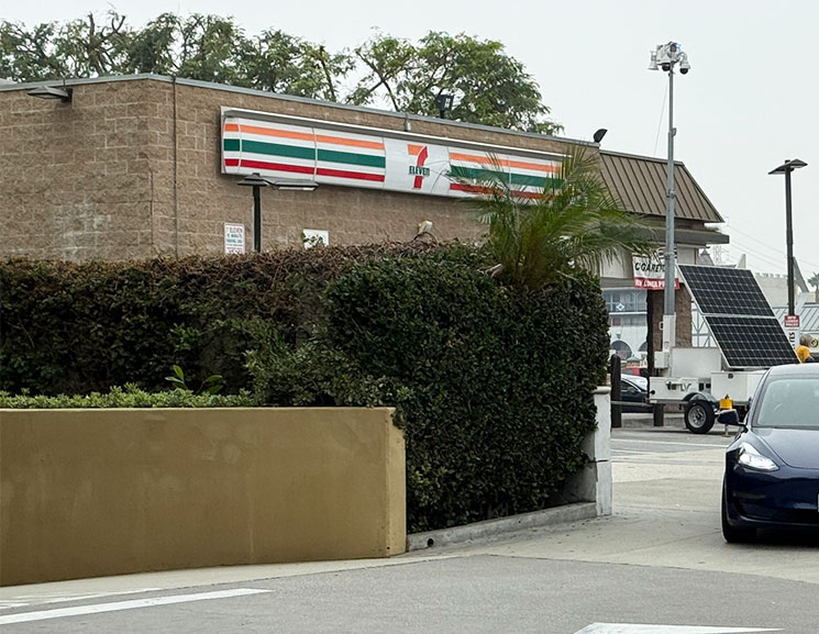 アルパイン イン近くのセブンイレブンの店内